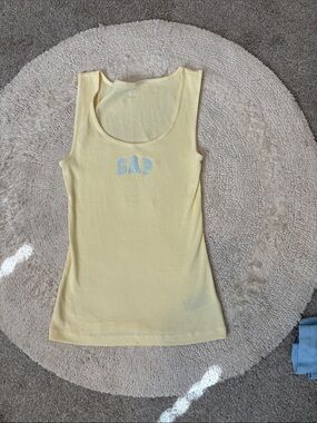 Gap x-small yellow tank